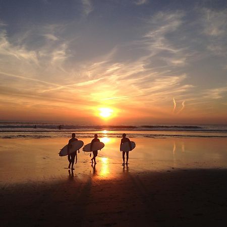 Carcavelos Surf House ภายนอก รูปภาพ