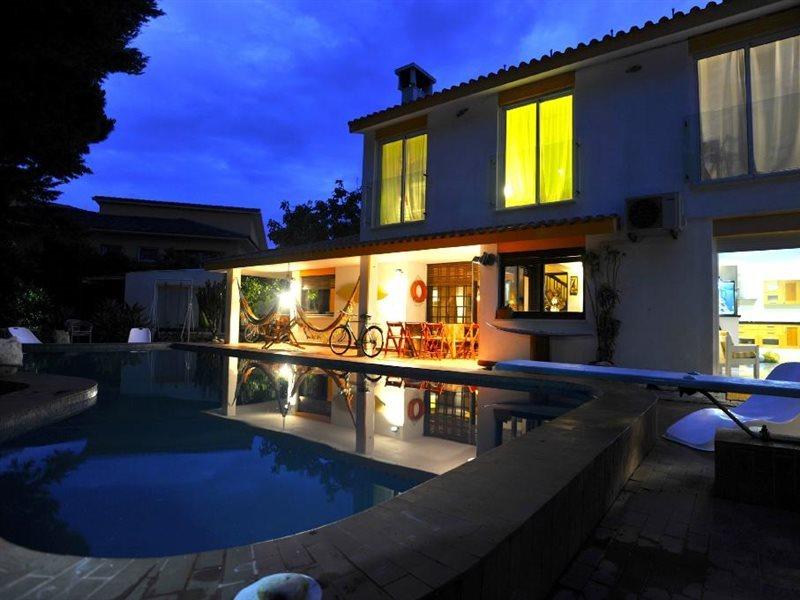 Carcavelos Surf House Bed & Breakfast ภายนอก รูปภาพ