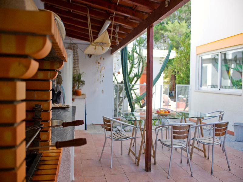 Carcavelos Surf House Bed & Breakfast ภายนอก รูปภาพ