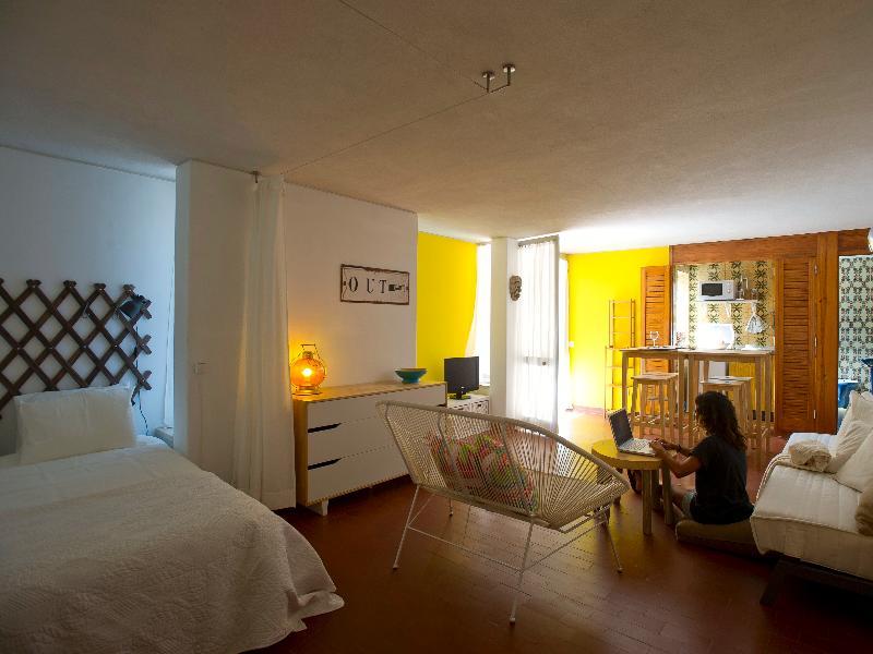 Carcavelos Surf House Bed & Breakfast ภายนอก รูปภาพ